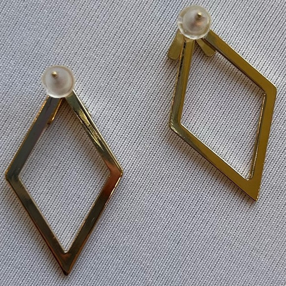 Xuanbao Boho Elegant Geometric Cutout Stud 2 Piece Earrings 14K Gold Plated - Picture 7 of 7